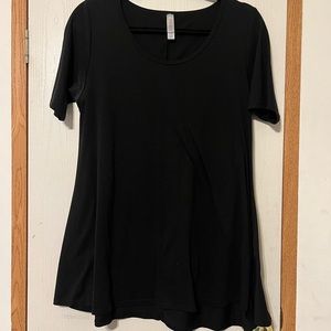GUC LuLaRoe BLACK Perfect Tee! Med
